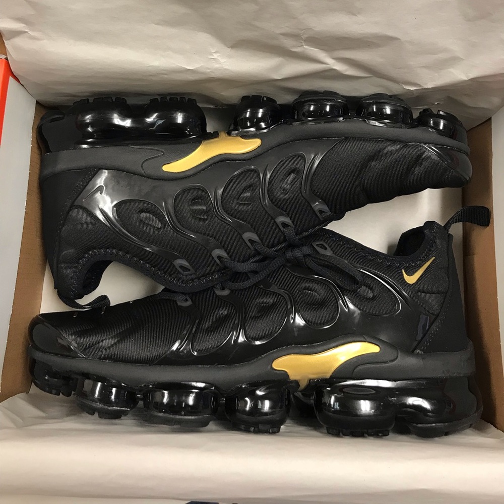 Men’s Nike Vapormax Plus Black/Gold Size 11